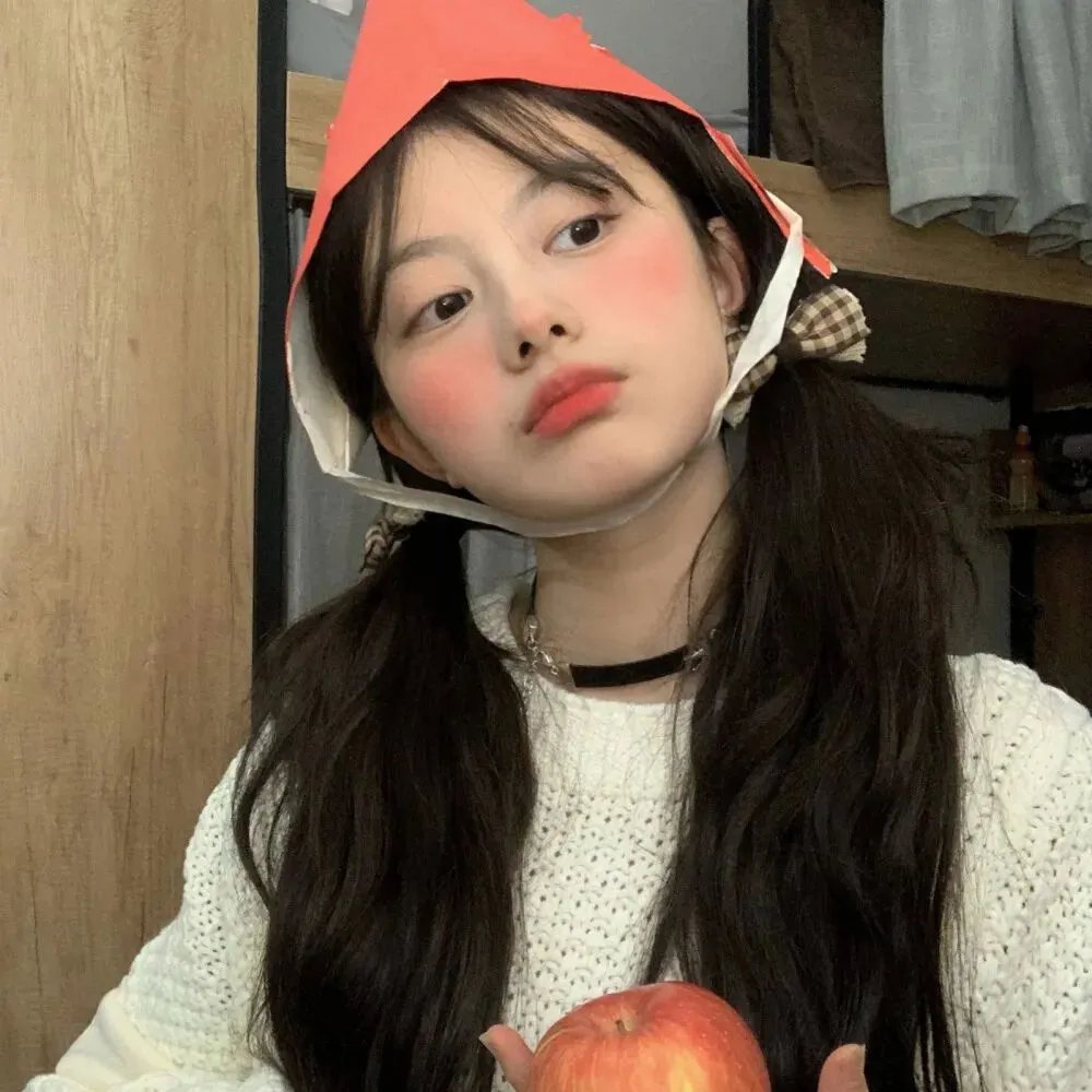 坐推土机的少女